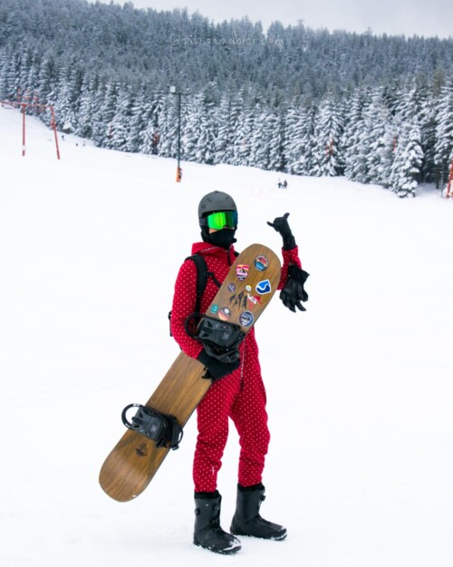 What to wear snowboarding? Snowboard outfit & packing list
